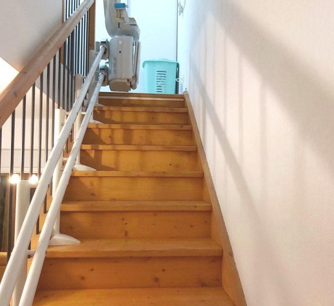 monte escalier droit a louer nimes