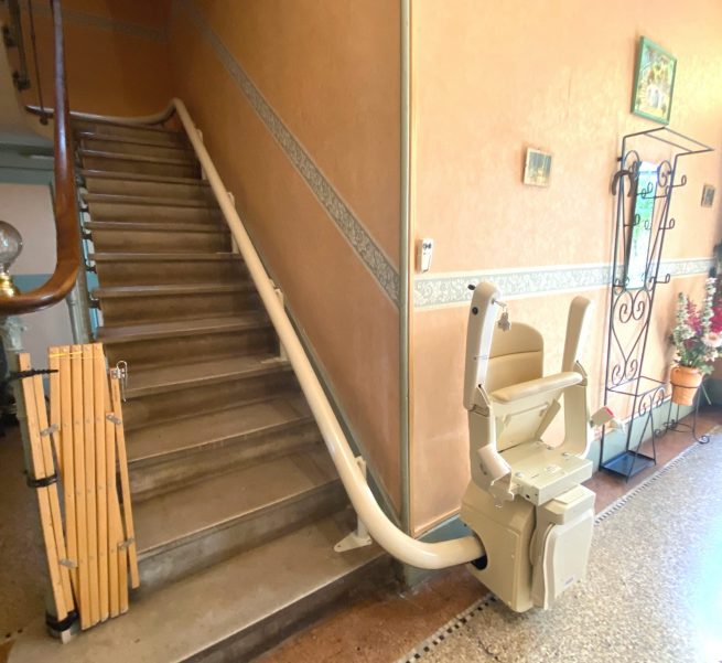monte escalier droit a louer bagnols sur ceze