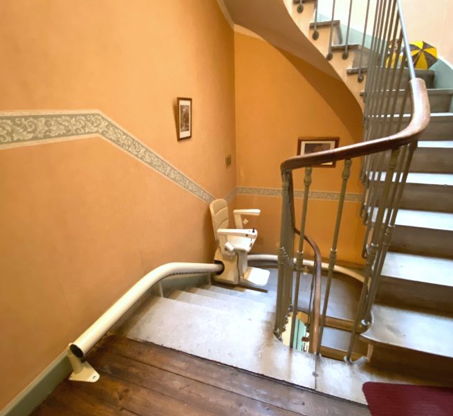 monte escalier tournant a louer nimes