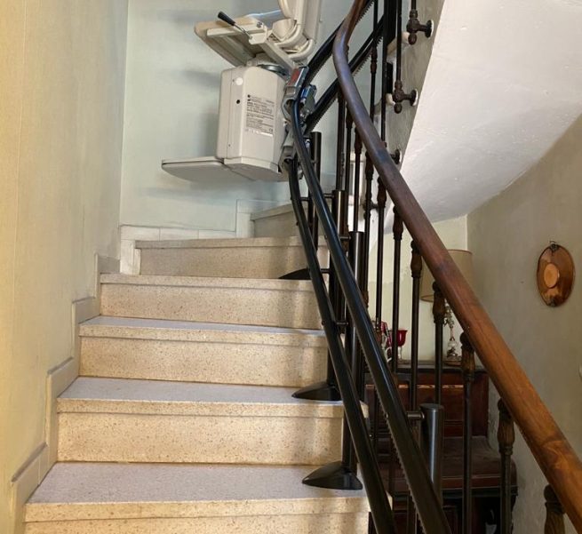 monte escalier maison orange