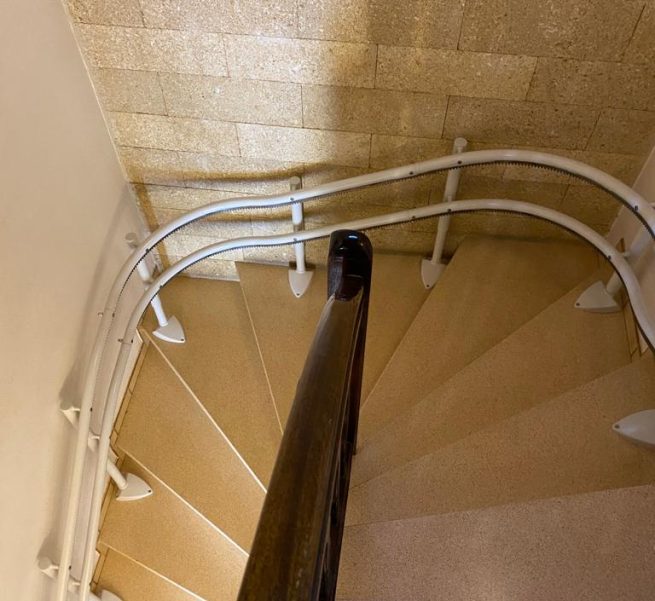 monte escalier maison beaucaire
