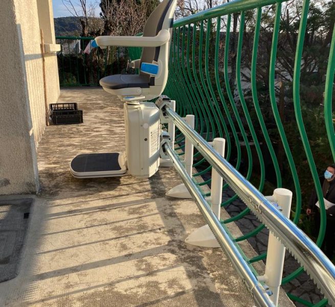 installateur monte escalier lattes