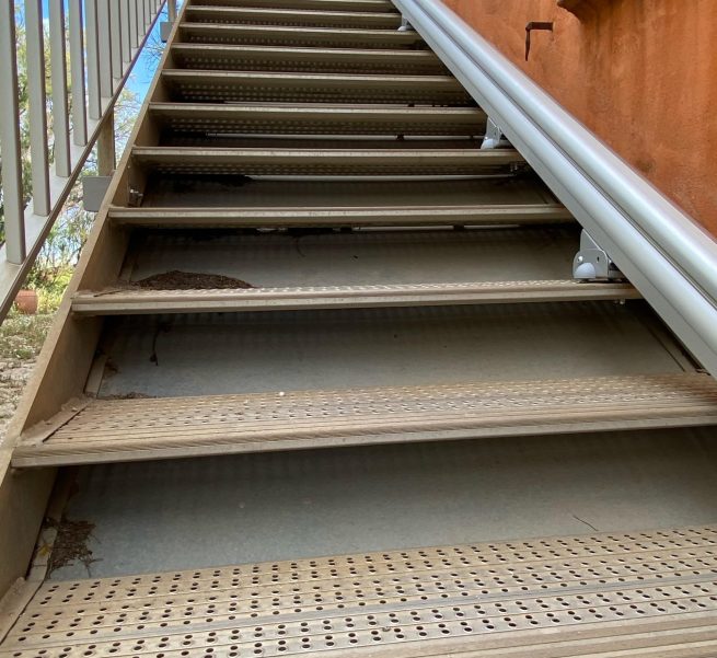 chaise monte escalier lattes