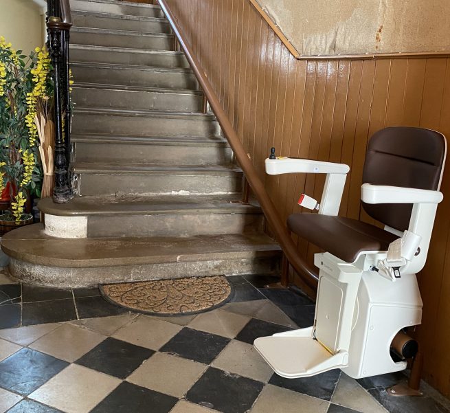 depanneur monte escalier lattes