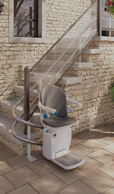 <span class="nowrap">Monte-escalier</span> extérieur
