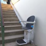 monte escalier personne agee lattes