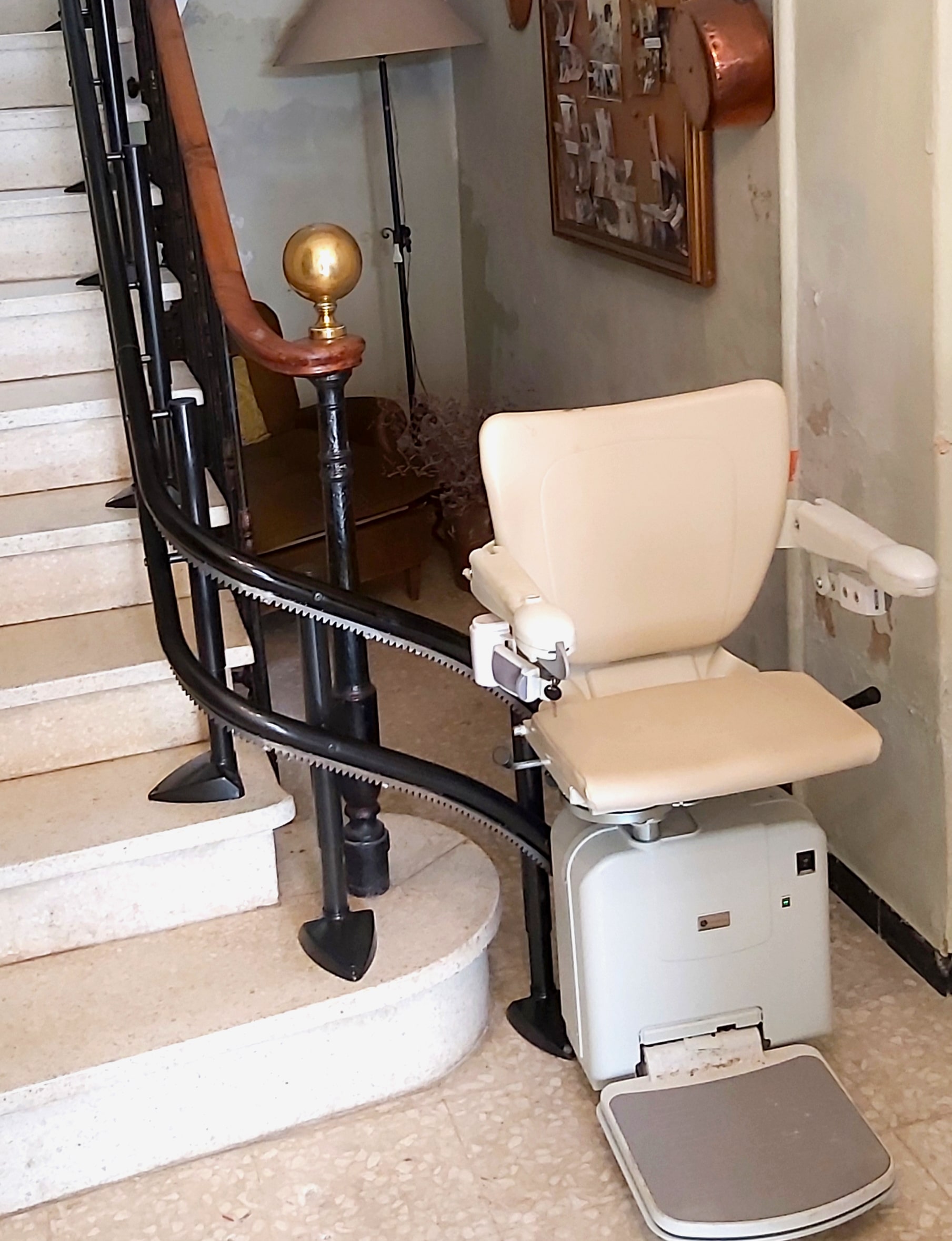 plateforme elevatrice verticale pmr