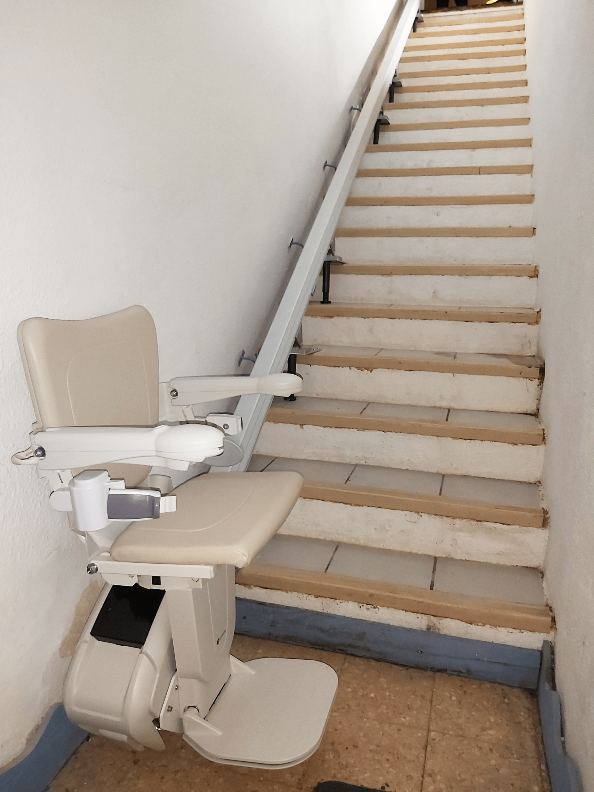 location monte escaliers agde