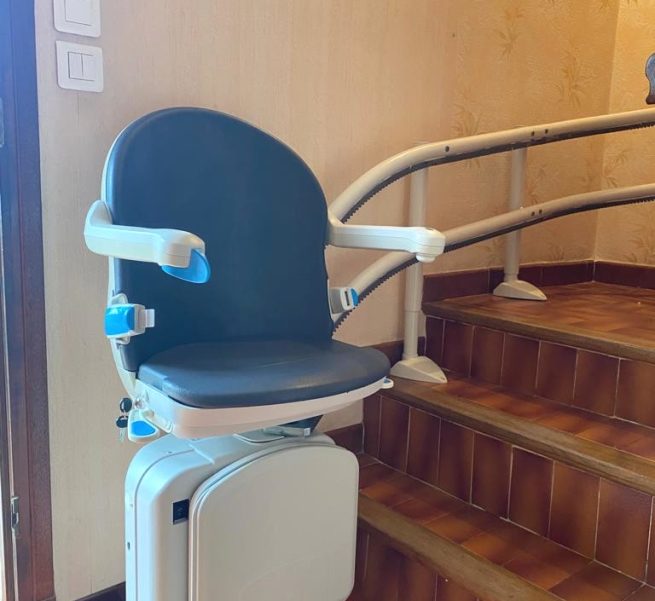 location monte escalier tournant beaucaire