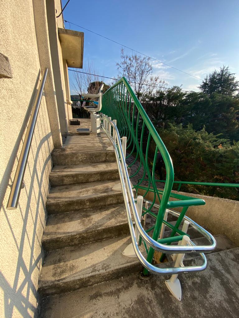 monte escalier maison nimes