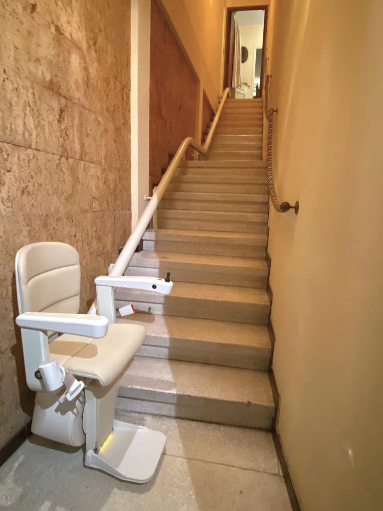 monte escalier droit a louer a ales