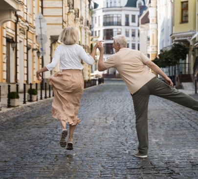 Adaptez votre habitat pour une vie sereine : Les avantages des monte-escaliers et des douches sécurisées pour les seniors